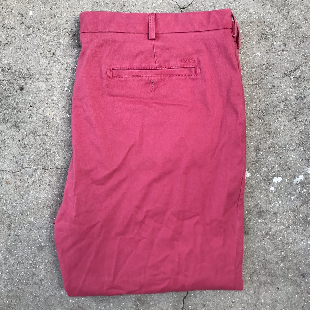 IZOD Saltwater Men’s Salmon Pleated Stretch Pants